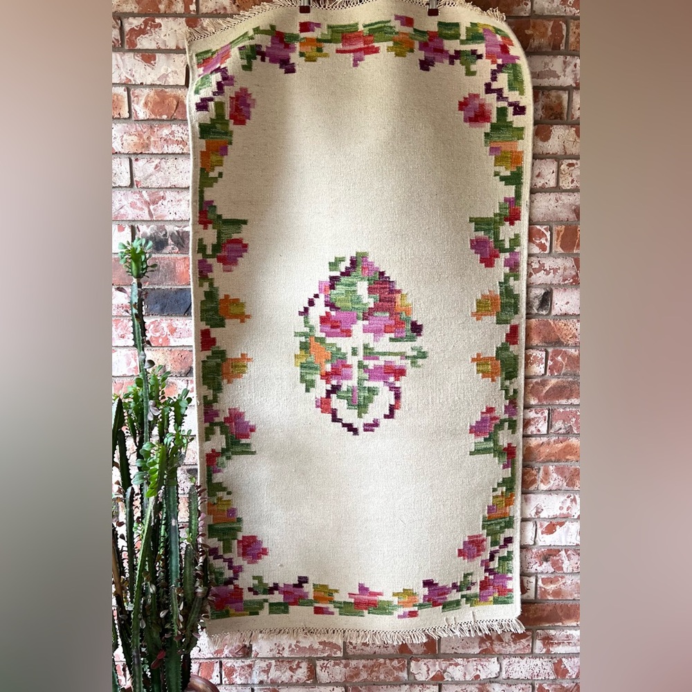 Floral Patterned Wall Hanging / Kilim Rug